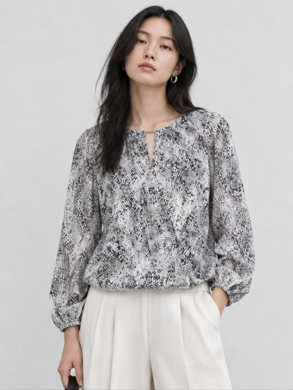 Vince Camuto Women's Black & White Printed Long Sleeve Blouse Size XS